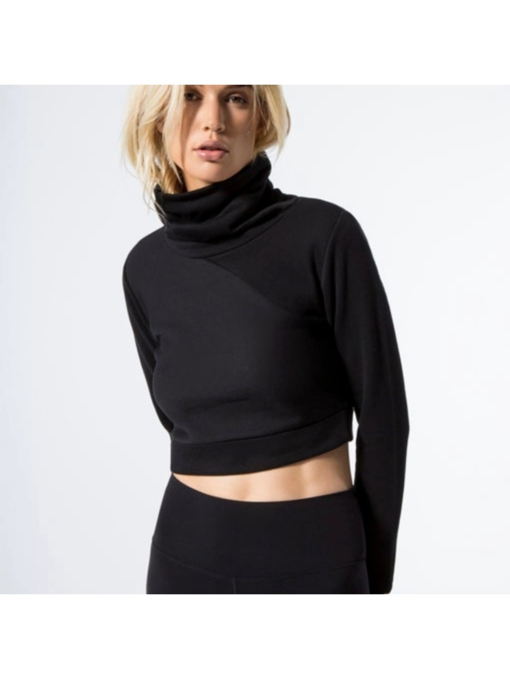 Alo Yoga Soleil Cropped Beautiful Rebel Sweatshirt Black Funnel Neck Medium